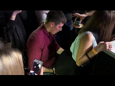 ❤️ סקס אמיתי במועדון לילה רוסי. ילדה רוסייה בת 18 בפי הטבעת והנרתיק דפוקה במועדון לילה ❤️ פורנו קשה אצלנו